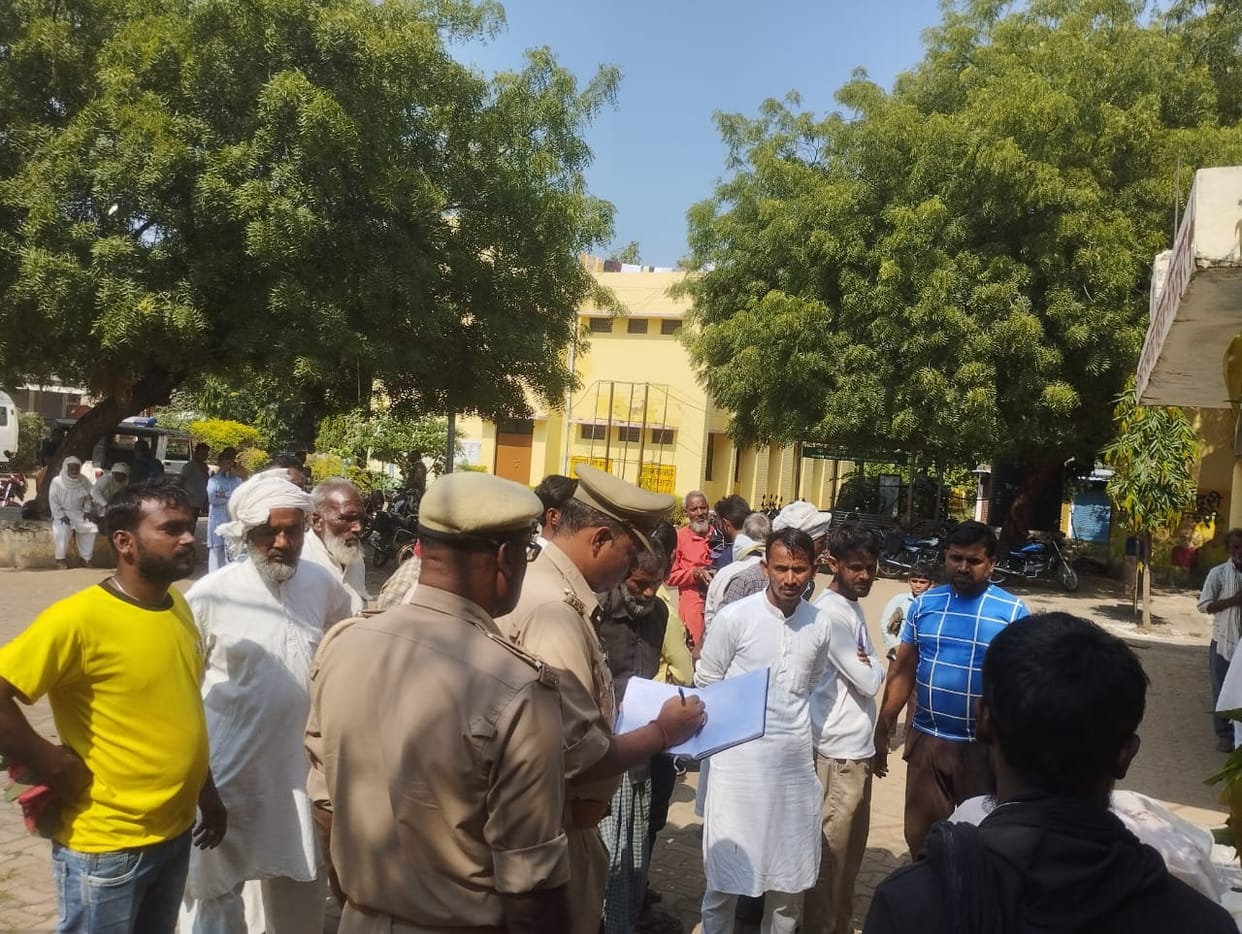 Tragic accident in Mirzapur Bike collided with tractor grandfather and grandson died family members of panic