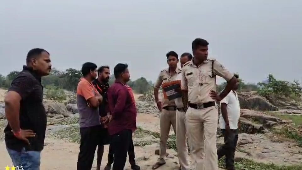 Two youths were swept away in the strong current of Hasdeo river in Janjgir Champa
