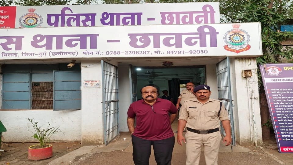 Police arrested Pediatrician Manmohan Khanduja accused of fraud of crores of rupees in Durg
