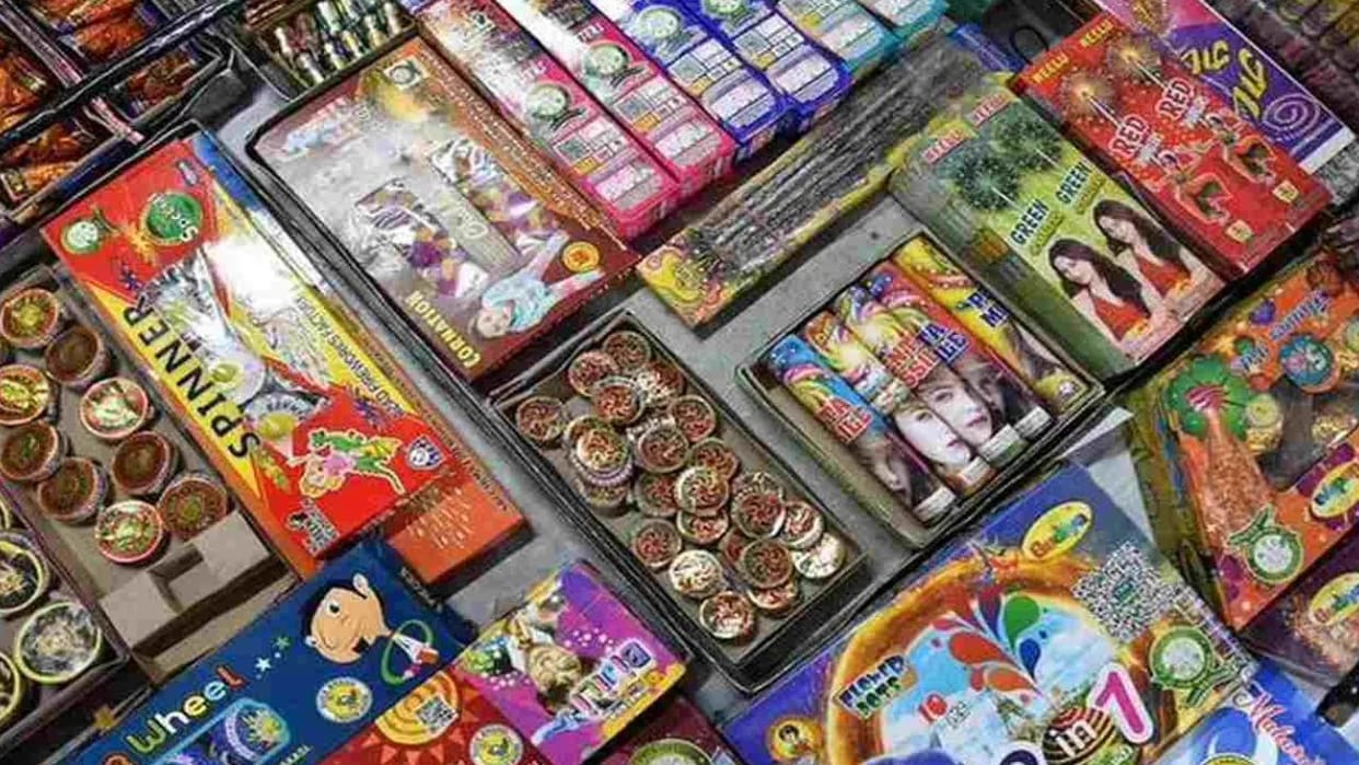 you can only burst green crackers for two hours on Deepawali In Himachal Pradesh