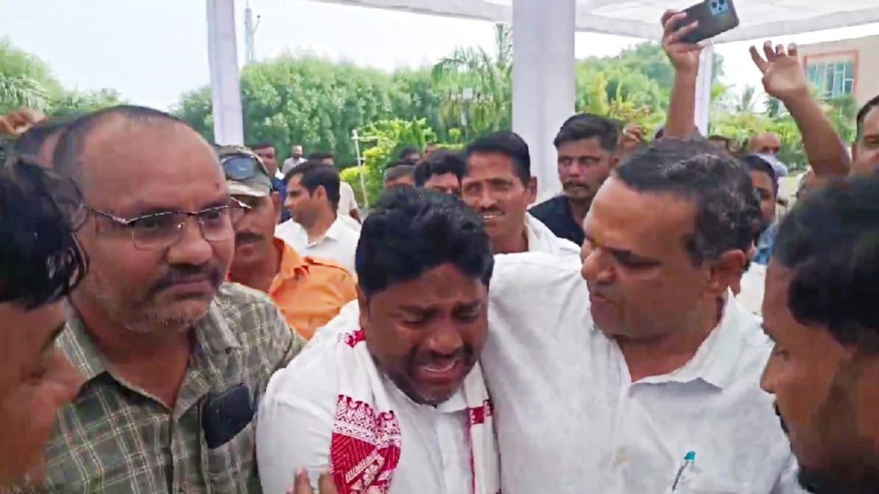 Salumber Bypoll: Rebellion in BJP; contender Narendra Meena called meeting, became emotional among supporters