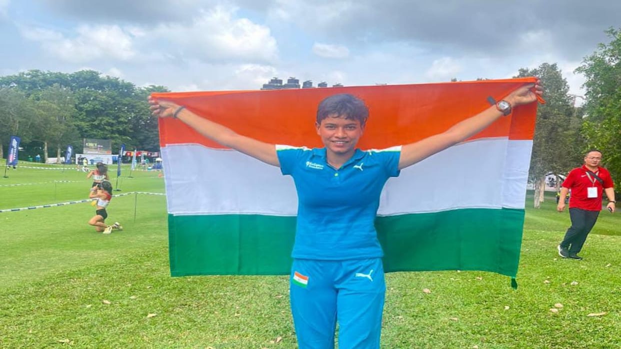 Kaushambi daughter Sunita Saroj hoisted the flag in Hong Kong, there was a rush of people congratulating her