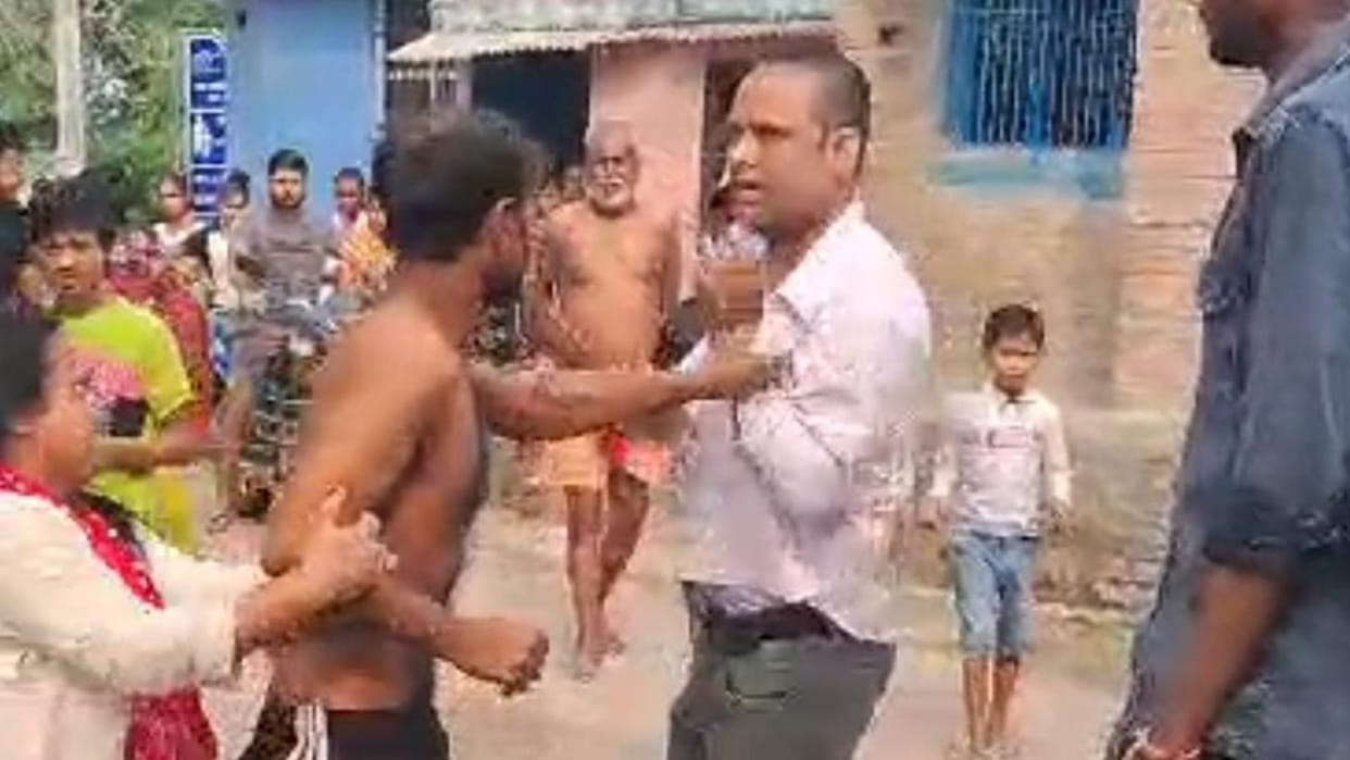 Bihar News: Indecent behaviour and assault on a teacher in Sitamarhi