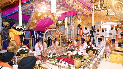 Punjab: Lakhs of devotees paid obeisance at Sri Harmandir Sahib on the Prakash Parv of Sri Guru Ramdas Ji