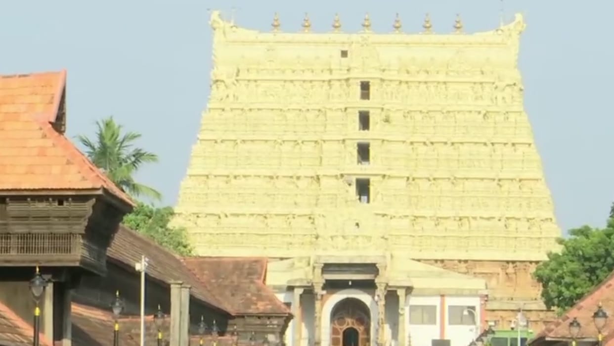 Theft at Sree Padmanabha Swamy temple Four held in Kerala news in hindi