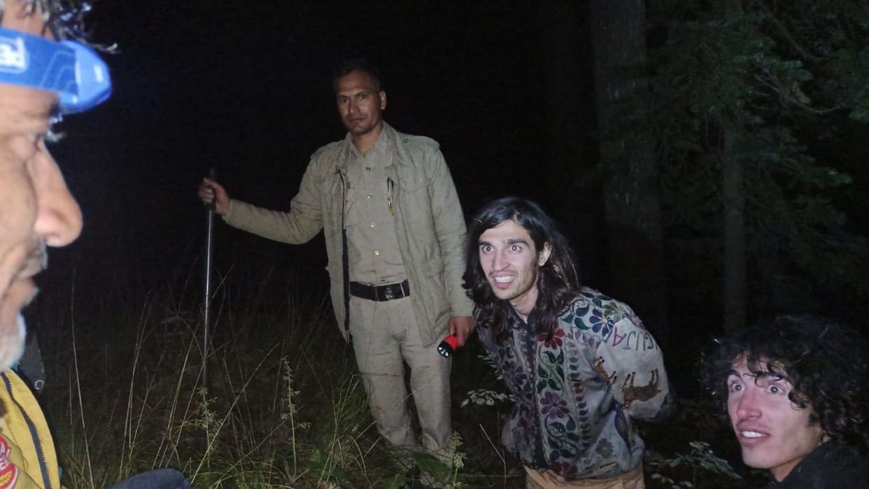Himachal News Foreign tourists who went for trekking lost their way Manali police rescued them