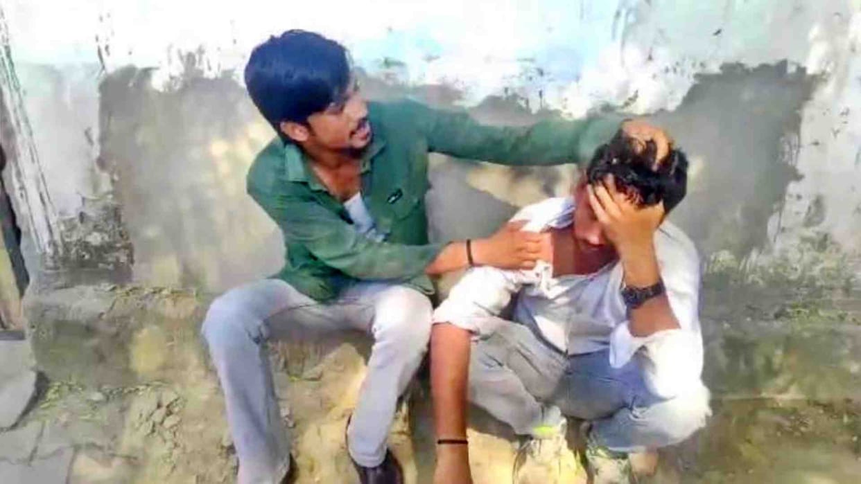 Alwar News: A molester was beaten up for molesting a woman in the district hospital