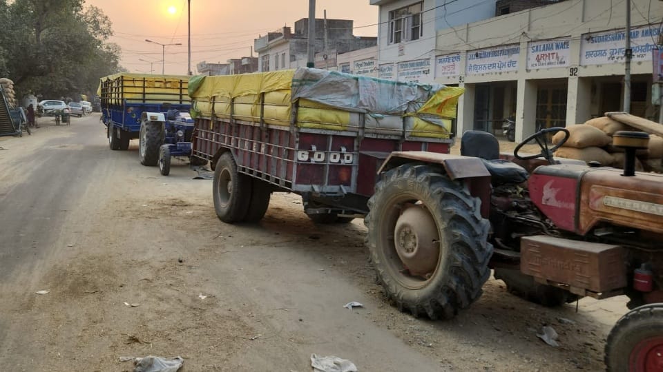 Lifting of paddy is not happening in grain market Khanna