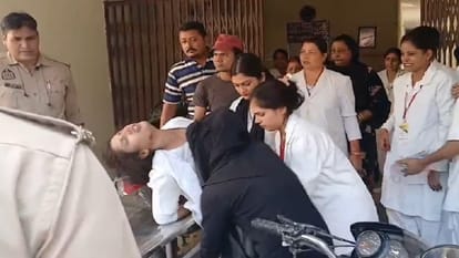 Bijnor: When eight girl students were stopped from taking the exam, the entire class left the exam