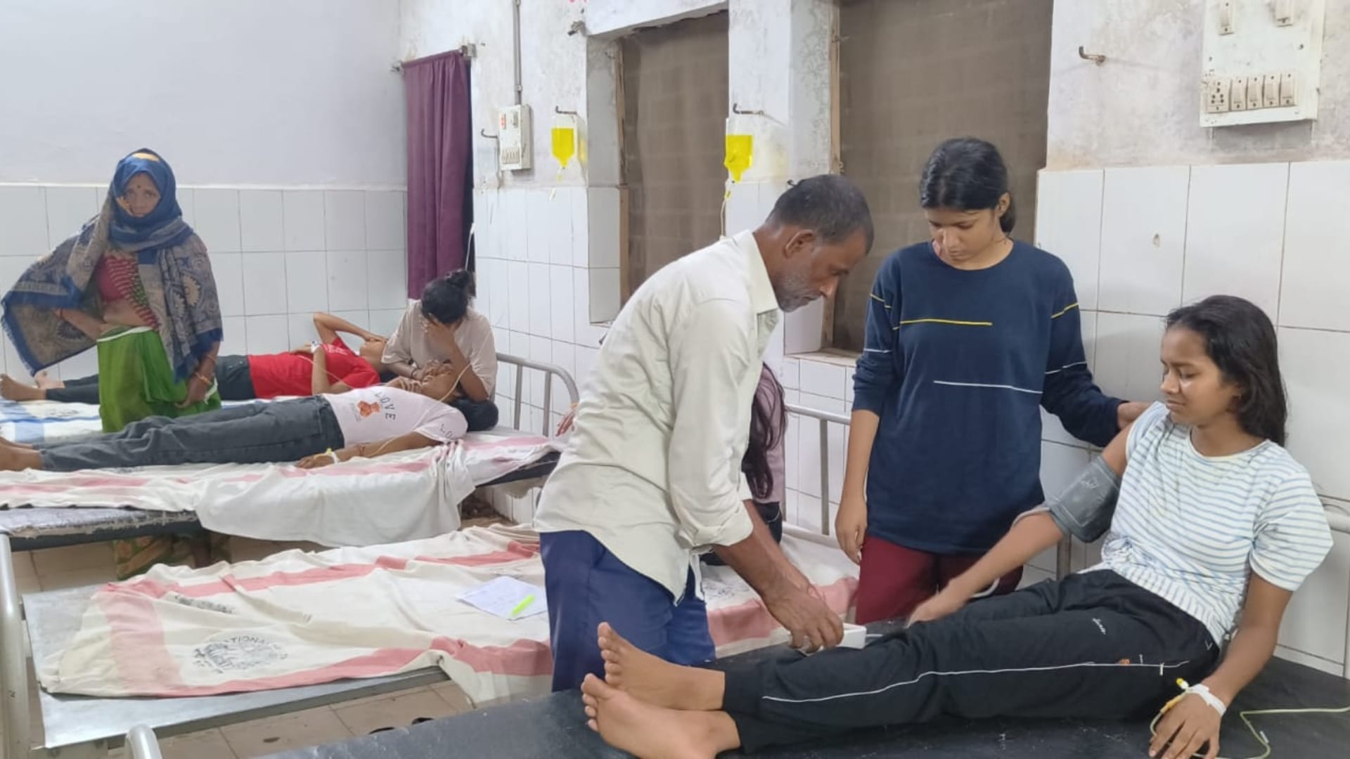 Bihar News : Eight students of Polytechnic College supaul fell ill, vomiting and diarrhea after meals.