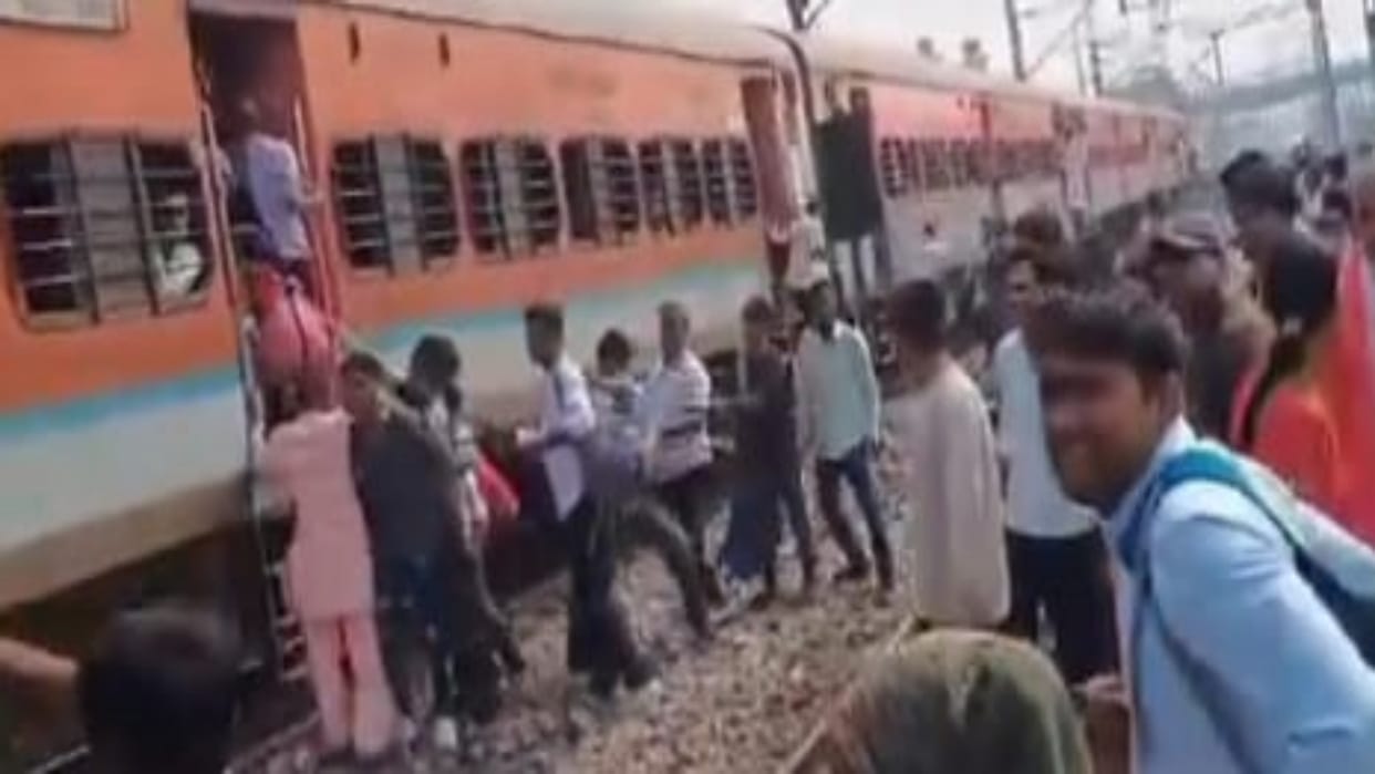 Bihar News: Rumor of fire in Maurya Express in Siwan causes stampede, many passengers injured