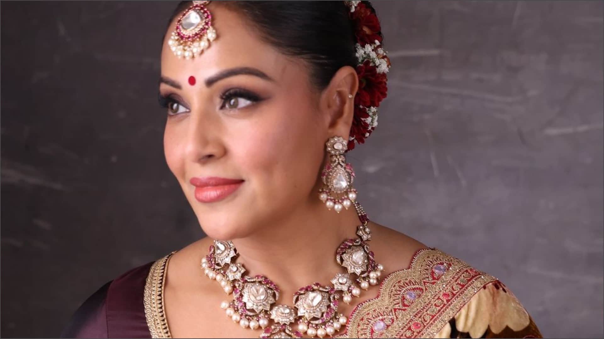 Rupali Ganguly Bipasha Basu Sonam Kapoor Kajol Share Valentine Day Post On Social Media