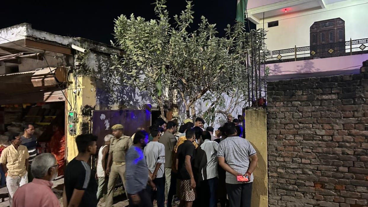 Sensation due to finding dead body in Vindhyachal hotel
