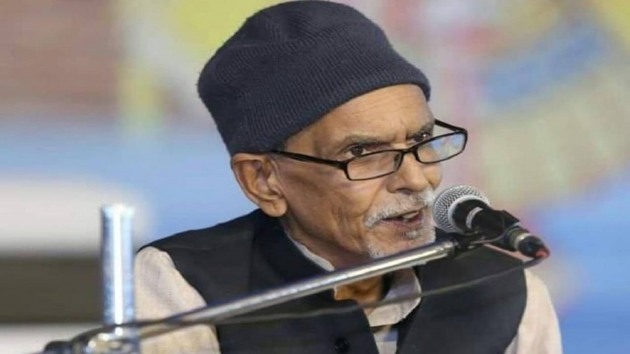 Famous poet Fahmi Badayuni was laid to rest in Budaun