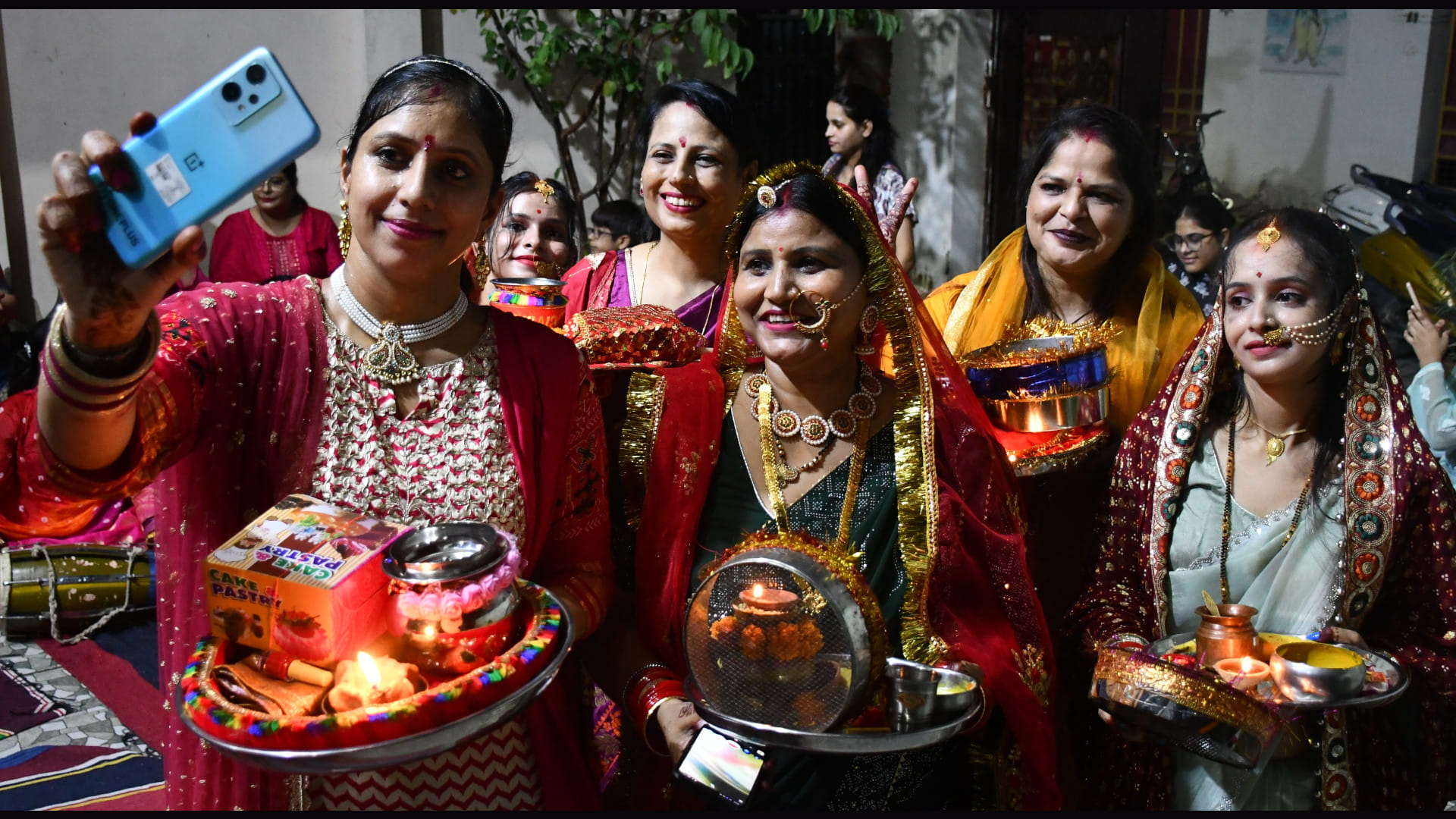 Women worshiped the moon on Karva Chauth festival in Gorakhpur, wished for the long life of their husbands.