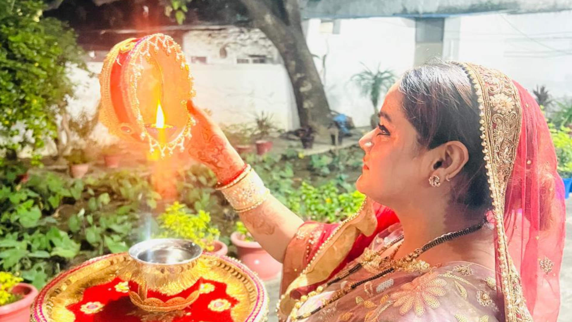 Karwa Chauth 2025 Chant These MantrasWhile Offering Arghya  chandra arghya vidhi mantra disprj