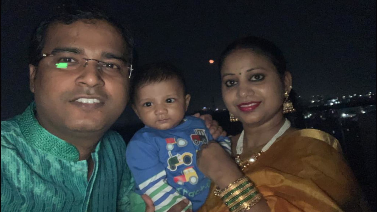 Women worshiped the moon on Karva Chauth festival in Gorakhpur, wished for the long life of their husbands.