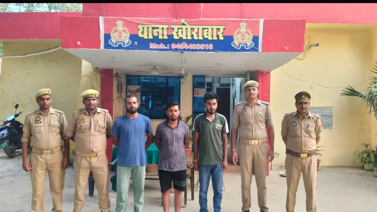 In Gorakhpur, The mob chased the brothers who were carrying their real sisters in a Scorpio.