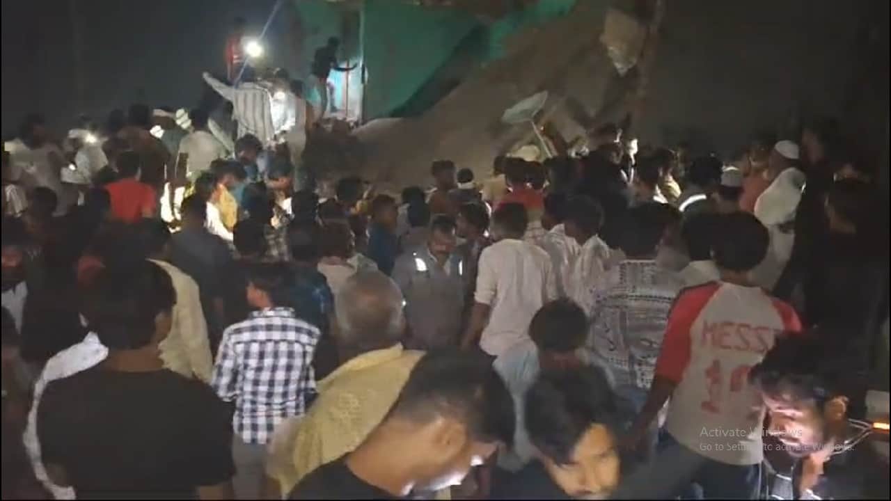 Lantern of house collapsed due to cylinder explosion many people being buried under debri in Bulandshahr