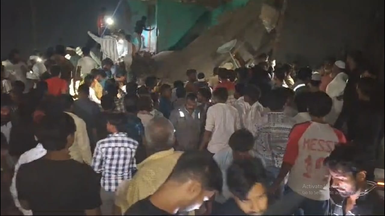 Lantern of house collapsed due to cylinder explosion many people being buried under debri in Bulandshahr