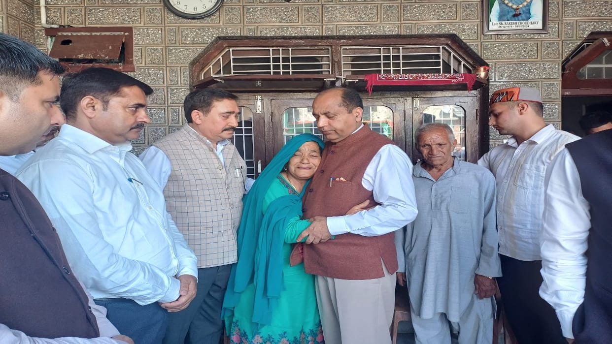 Leader of Opposition Jai Ram Thakur met the bereaved family of late Rakesh Chaudhary