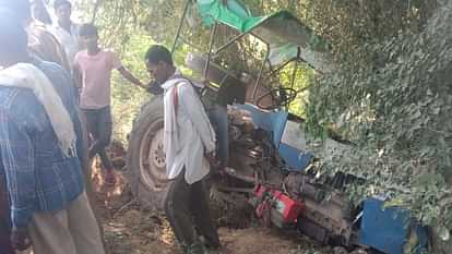 Tractor went out of control and collided with a tractor trolley full of workers, 21 injured