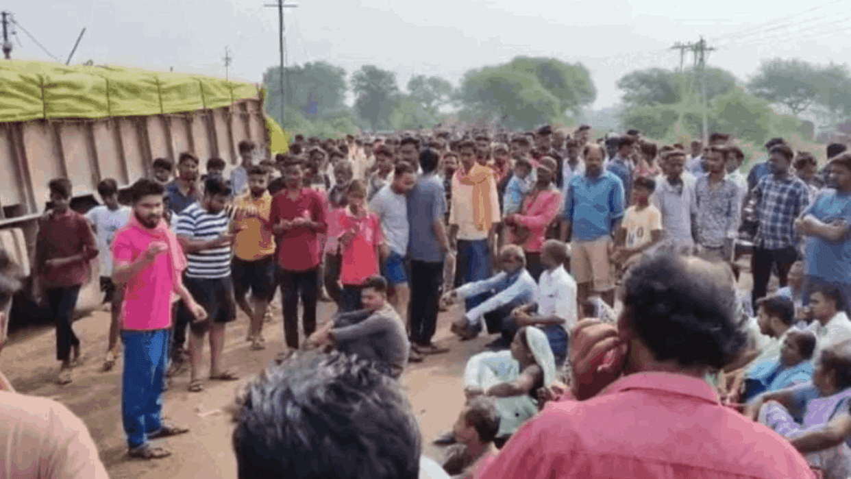 Three bike riders died after being hit by a speeding truck in Durg