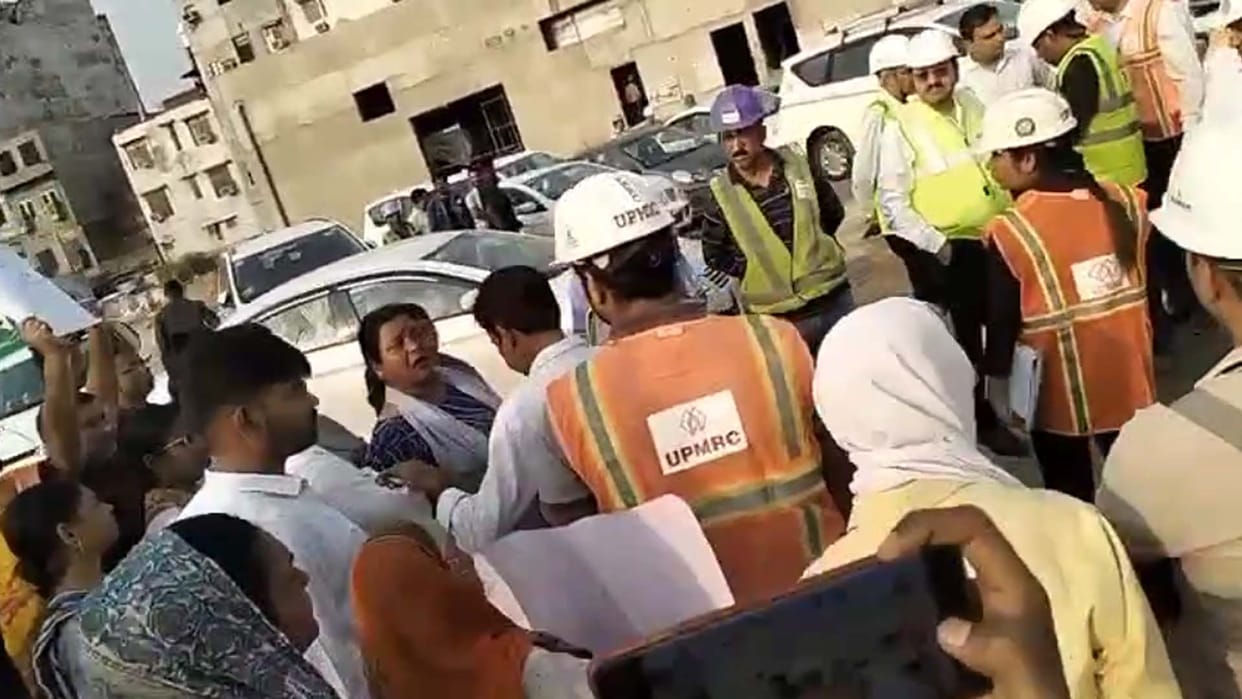 Kanpur: Homeless people surrounded metro officials, shouted slogans and warned of agitation