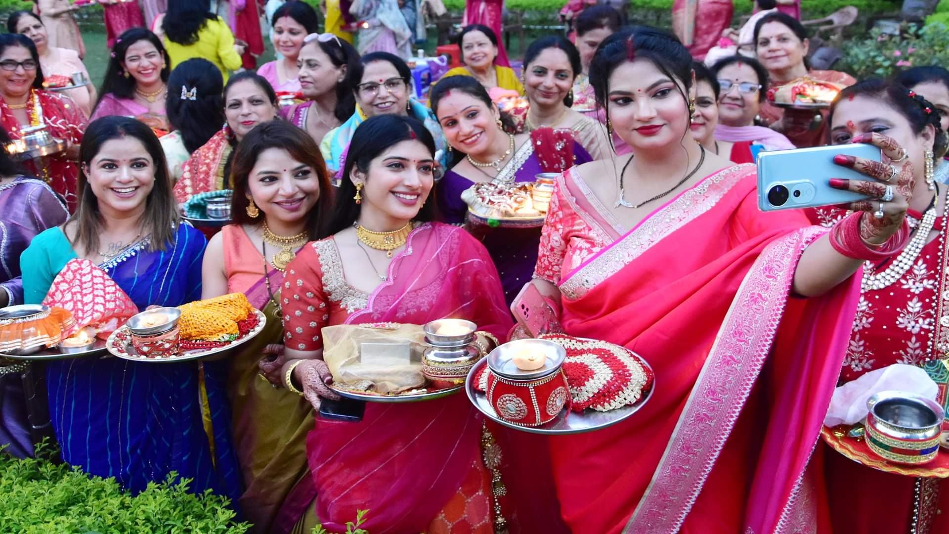 Karwa Chauth: Competition to decorate all day long, know the auspicious time of Karwa Chauth puja