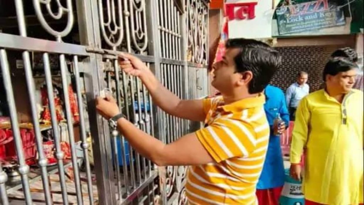 Ratlam Priest performed worship in Mahalaxmi temple during Sutak period protest by Mali Brahmin community