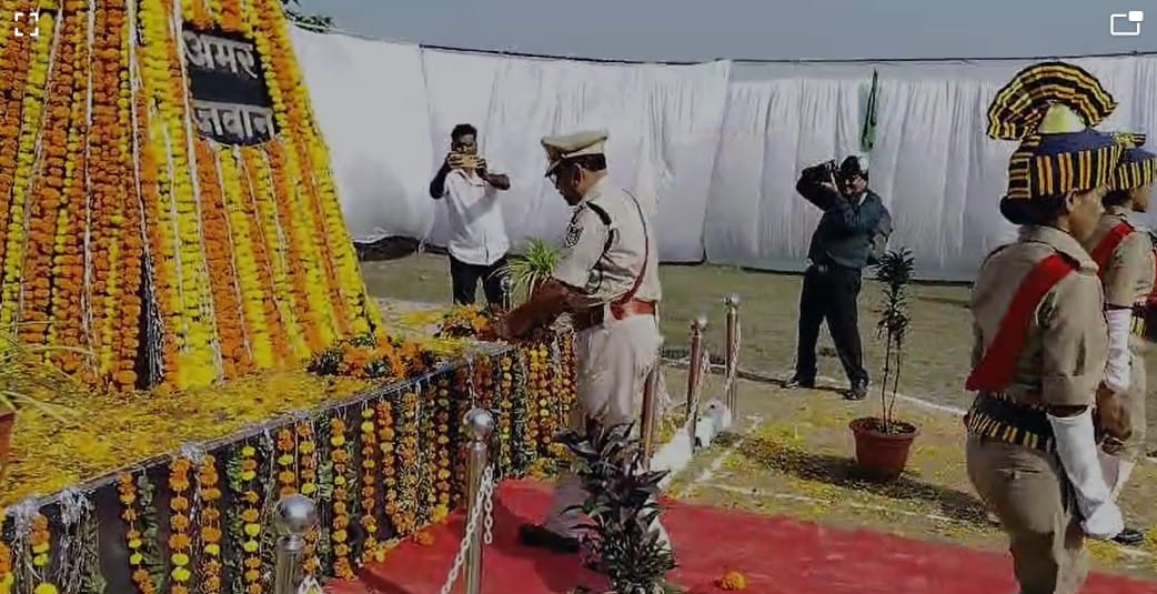 Superintendent of Police Manohar Singh paid tribute on Martyr's Day