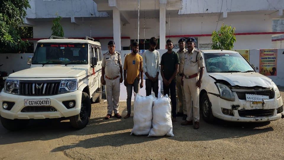 पुलिस की गिरफ्त में आरोपी