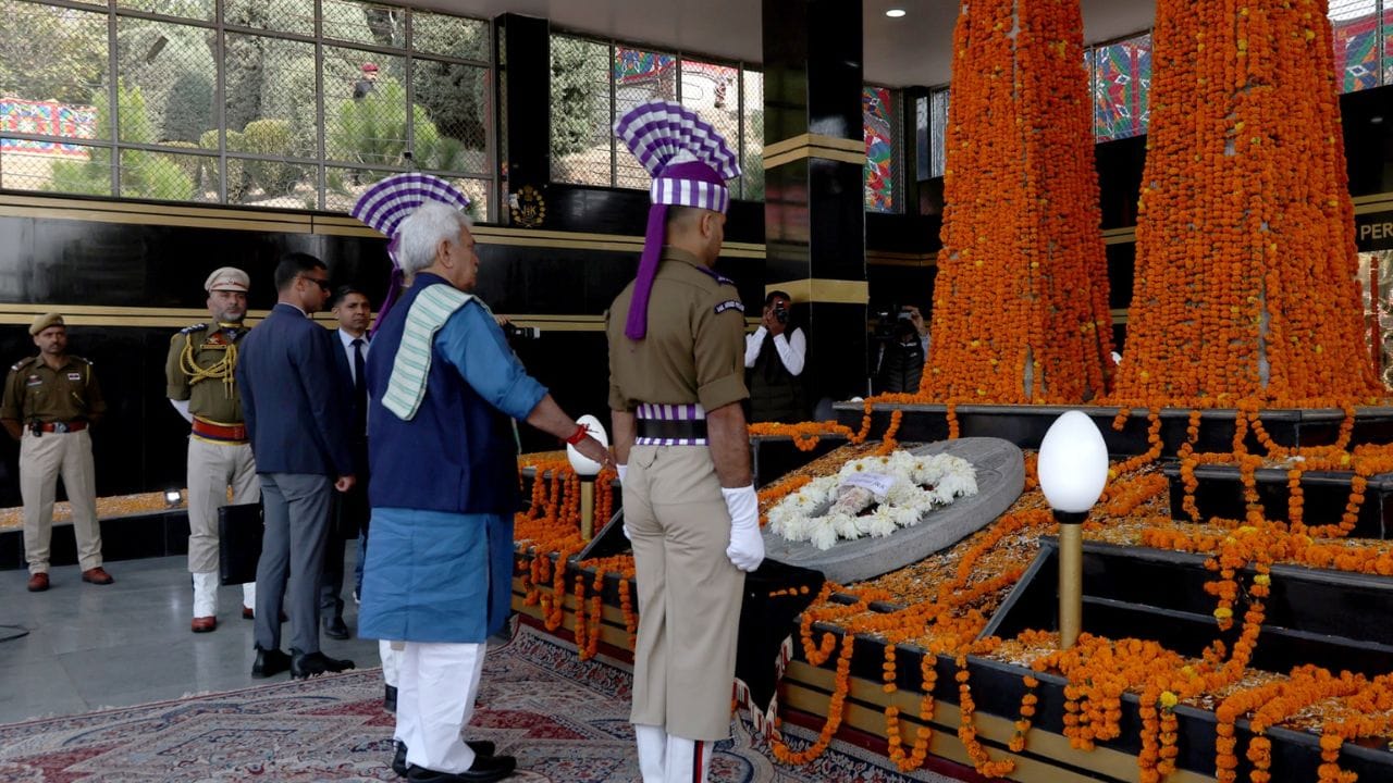Salute to the martyrs: Lieutenant Governor and Omar Abdullah paid tribute to the martyred policemen, see pictu
