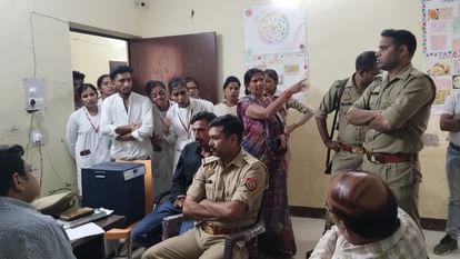 Bijnor: When eight girl students were stopped from taking the exam, the entire class left the exam