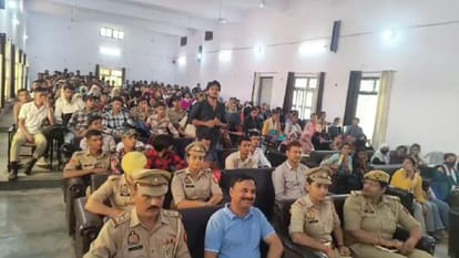 SP Rajesh S taught students lessons on safety in GF College Shahjahanpur