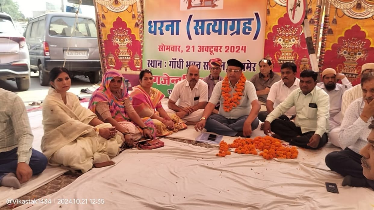Ajmer: Councilor sitting on strike regarding illegal occupation, despite complaints, action is not being taken