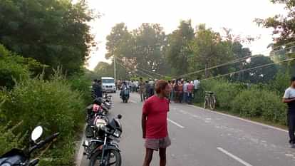 big road accident in Raebareli Bike collided with electric pole many died