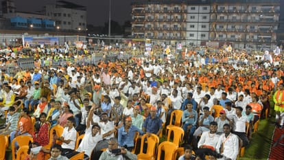 PM modi greeted 25 thousand people folded hands for 30 seconds in varanasi young players