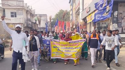 Sonipat: ठेका सफाईकर्मियों ने निकाला जुलूस, शाम को विधायक ने कराई हड़ताल समाप्त Contract sanitation workers took out a procession in Sonipat