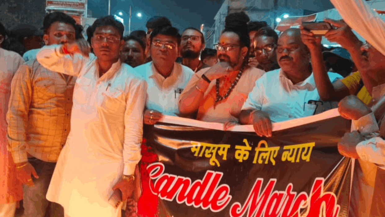 Candle march taken out in Janjgir Champa to get justice for an innocent