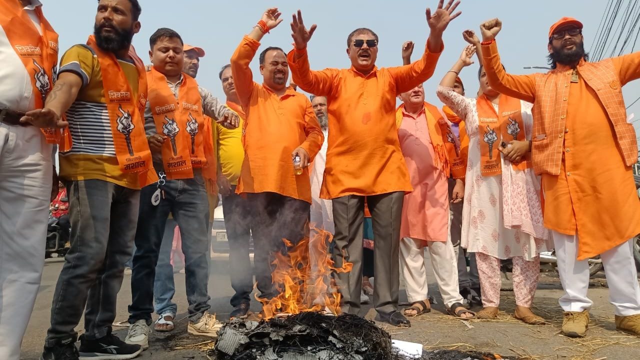Fire against terrorism: Effigies of Pakistan and TRF burnt, Shiv Sena demands surgical strike
