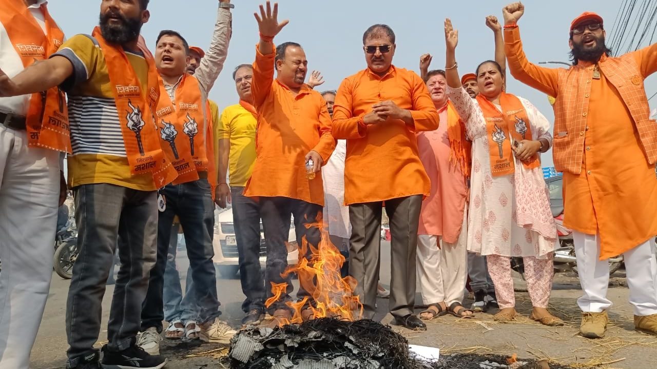 Fire against terrorism: Effigies of Pakistan and TRF burnt, Shiv Sena demands surgical strike