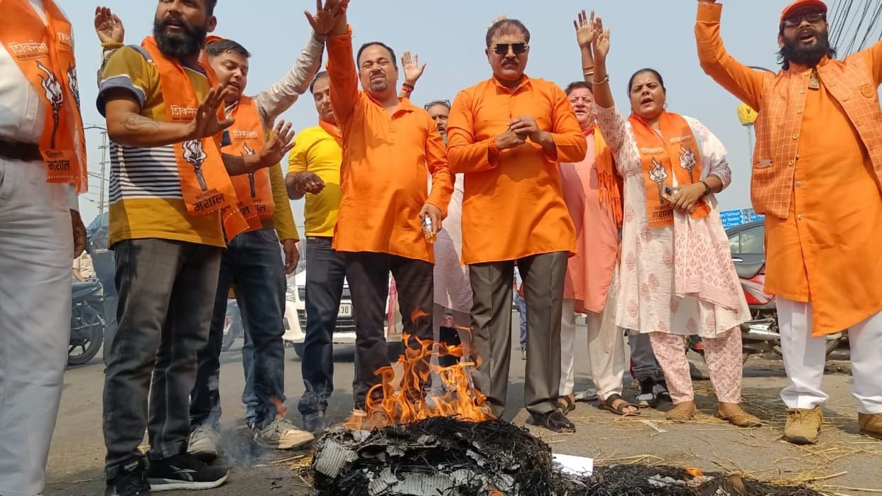 Fire against terrorism: Effigies of Pakistan and TRF burnt, Shiv Sena demands surgical strike