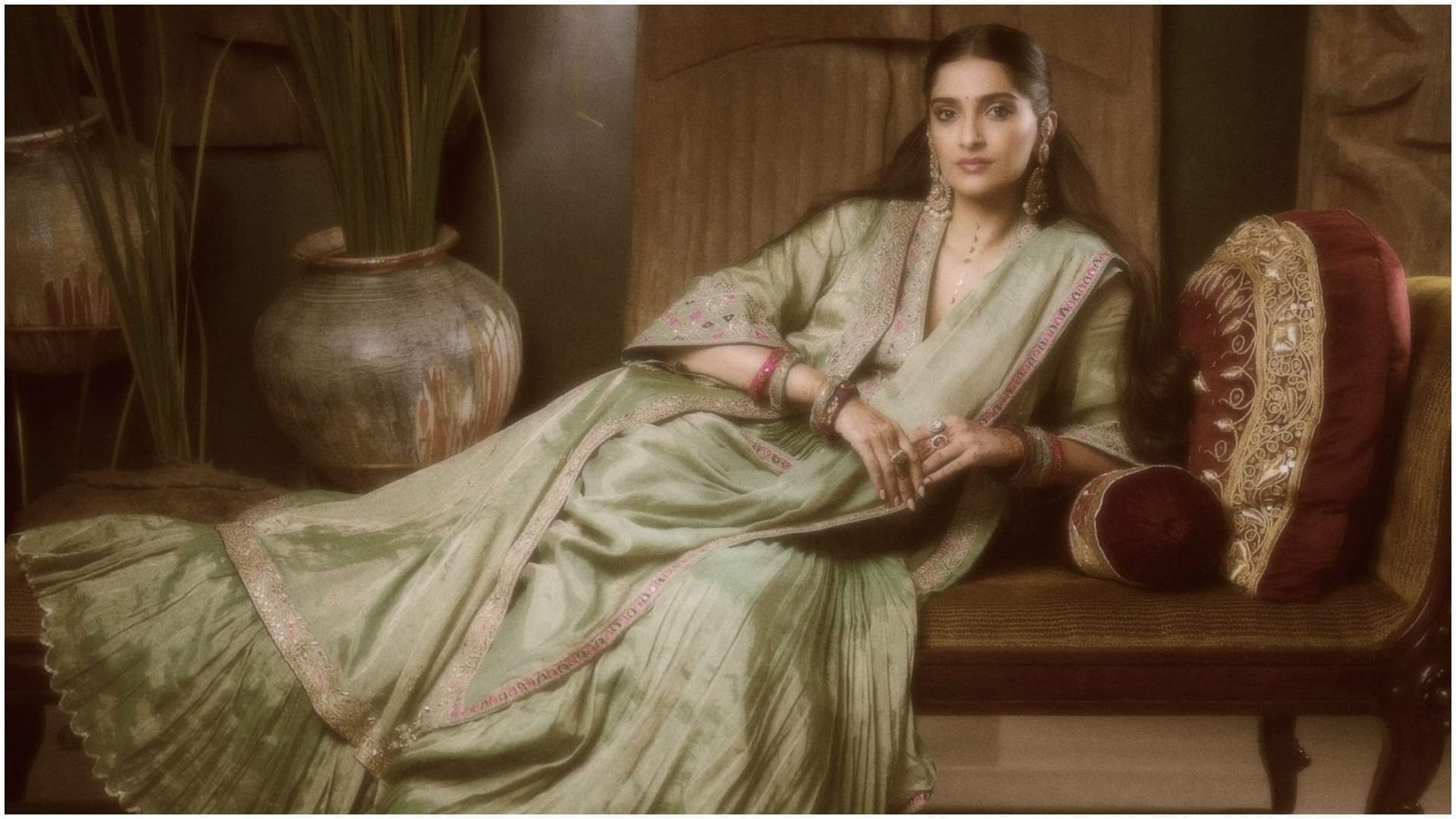 Bollywood Karwa Chauth 2024 Party Shilpa Shetty Mira Rajput Sonam Kapoor Raveena Tandon Karwa Chauth Look