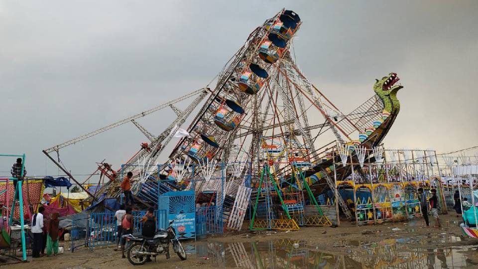 तूफान के साथ मूसलाधार बारिश ने मेले में बरपाया कहर
