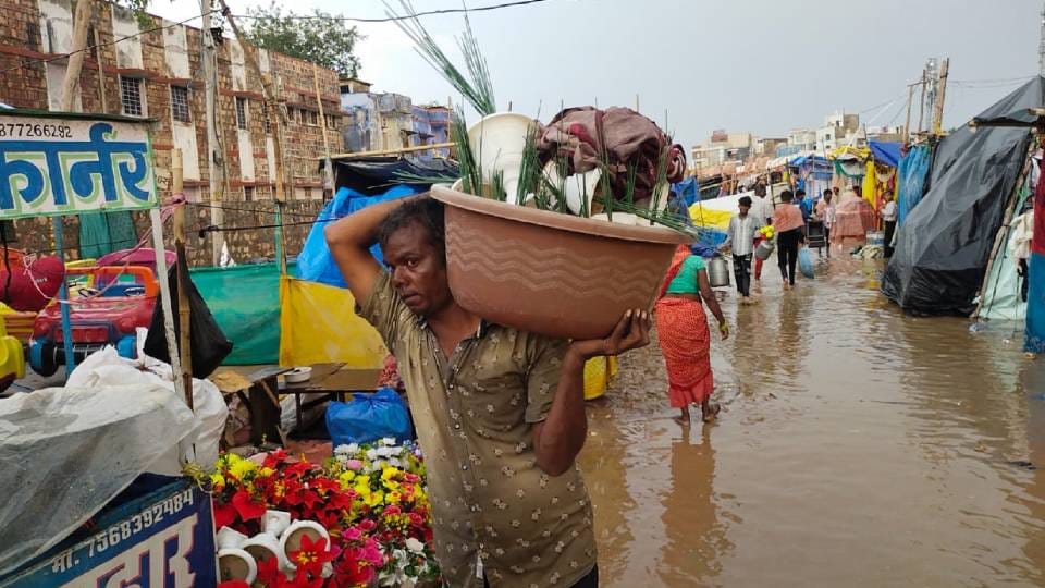 Due to heavy rains accompanied by storm in Bharatpur huge swings collapsed suffered losses worth lakhs