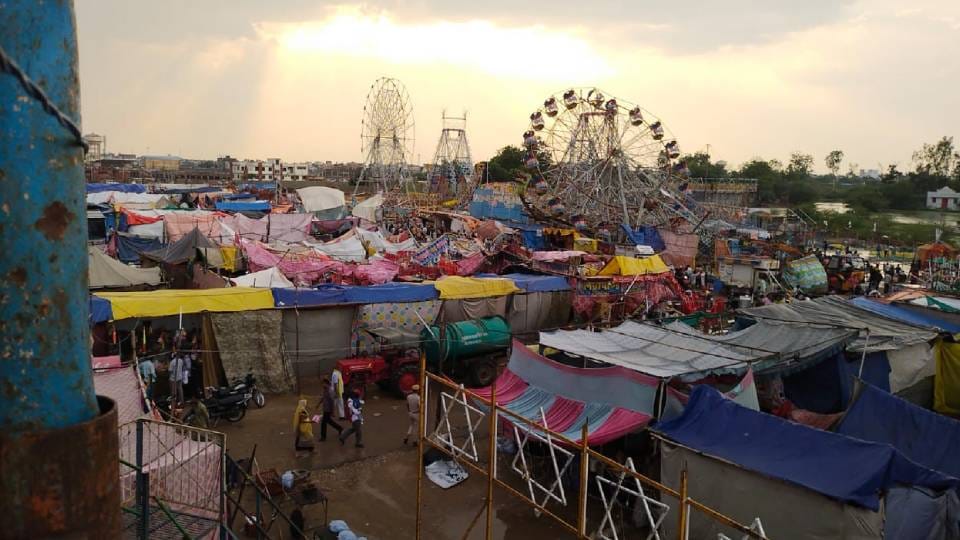 Due to heavy rains accompanied by storm in Bharatpur huge swings collapsed suffered losses worth lakhs