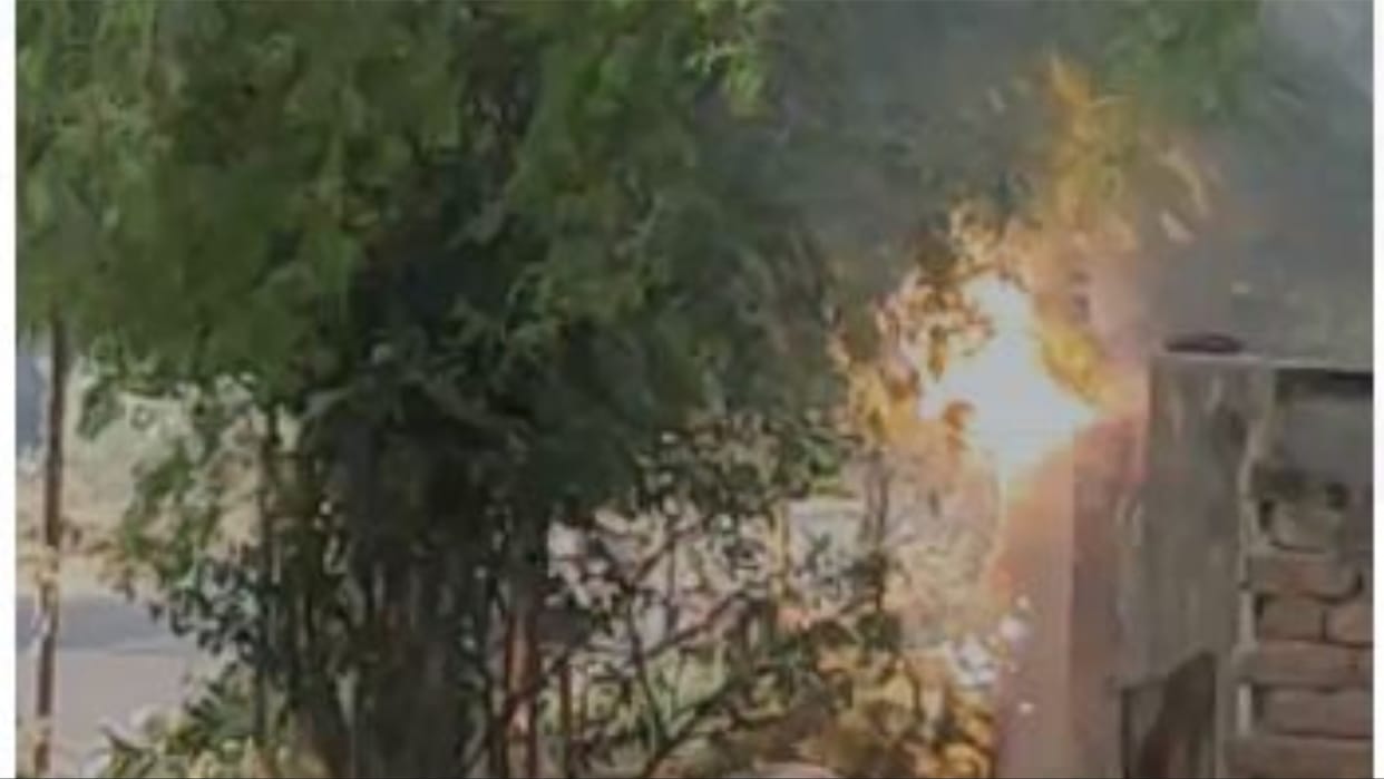 Goods in 20 houses burnt due to transformer fire, employees accused of negligence