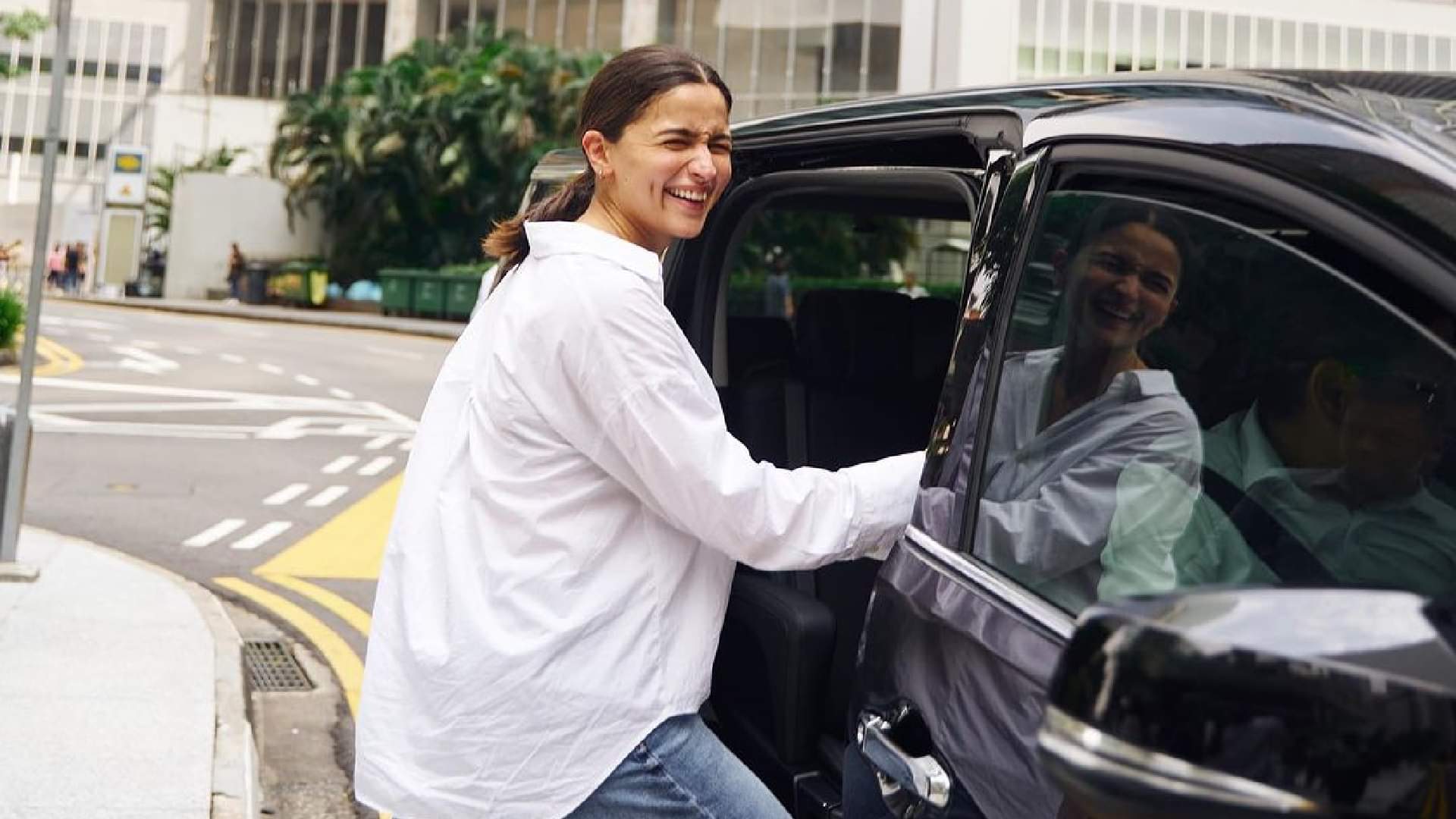 Alia Bhatt Jigra BTS Video goes viral on social media Alpha actress avoids paps after returning from Kashmir