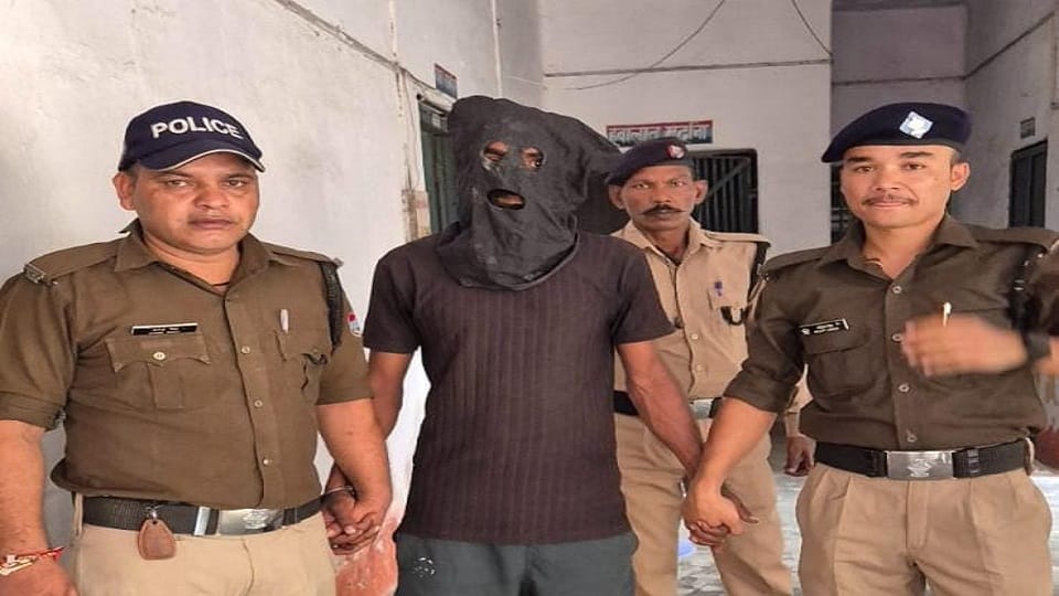 Three including two women arrested with ganja in rudrapur